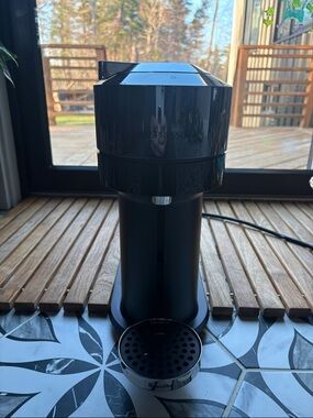 Nespresso Vertuo Next Deluxe Breville Espresso Coffee Brewer in Black Chrome